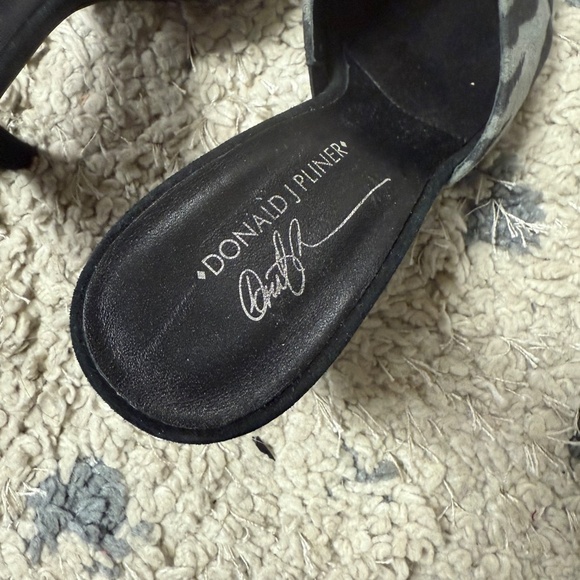 Vintage Donald J Pliner Gray Black Zebra Print Mule Leather Heels Size 8 1/2 - Picture 8 of 10